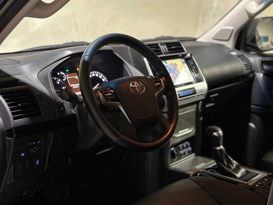 Toyota Land Cruiser 2.8 D-4D-F Challenger Blind Van 177pk 2020, VHH-33-H Bedrijfswagen