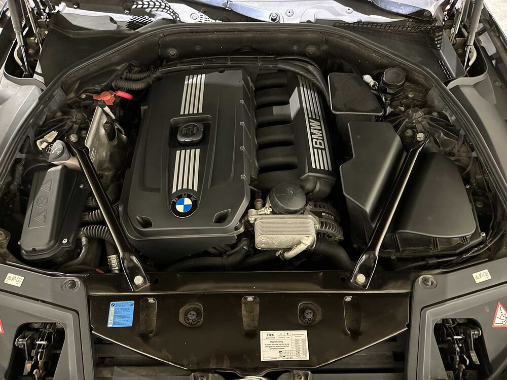 BMW 523i Touring High Executive 204pk 2010 5-serie, 3-ZKF-44