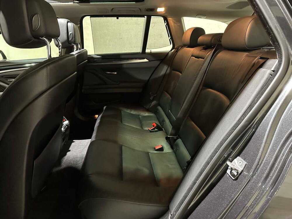 BMW 523i Touring High Executive 204pk 2010 5-serie, 3-ZKF-44