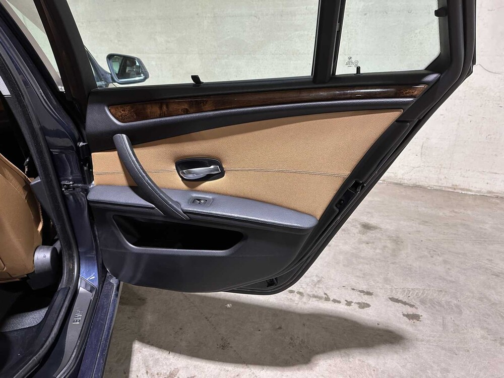 BMW 520i Touring Corporate Lease Business Line Edition I 163pk 2010 5-serie , 68-KNS-5