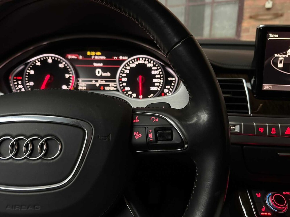 Audi A8 4.2 FSI V8 Quattro 372pk 2011