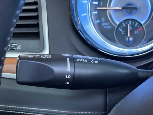 Chrysler 300C LD HEMI Facelift  5.7 V8 367pk 2014