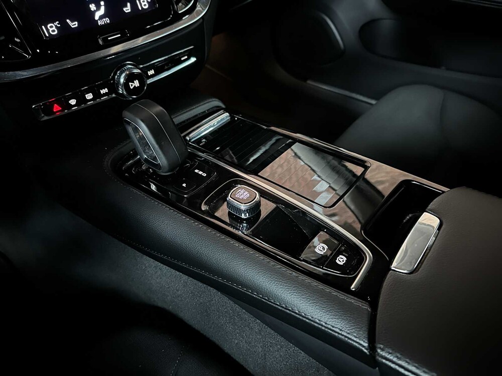 Volvo V60 2.0 T6 Recharge AWD Inscription Expression 253pk 2021 (Origineel-NL + 1e eigenaar), N-828-HZ