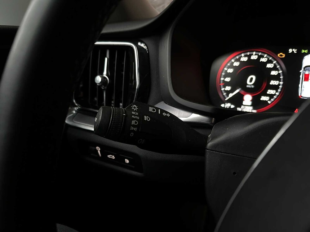 Volvo V60 2.0 T6 Recharge AWD Inscription Expression 253pk 2021 (Origineel-NL + 1e eigenaar), N-828-HZ