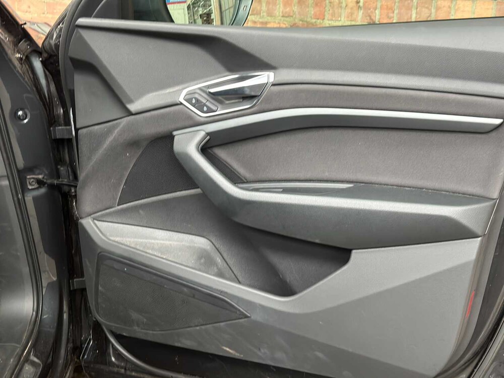 Audi e-tron 50 Quattro Launch Edition 71 kWh 313pk 2020 (Origineel-NL & 1e Eigenaar), J-840-LR