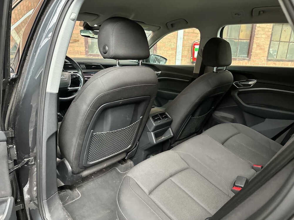 Audi e-tron 50 Quattro Launch Edition 71 kWh 313pk 2020 (Origineel-NL & 1e Eigenaar), J-840-LR