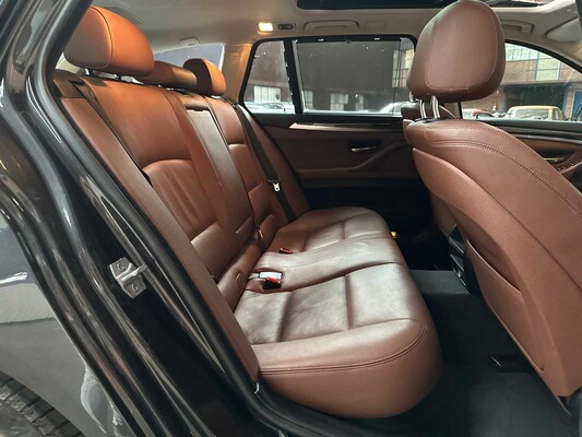 BMW 528i Touring Luxury Edition F11  245pk 2014 5-serie, 6-TZT-71