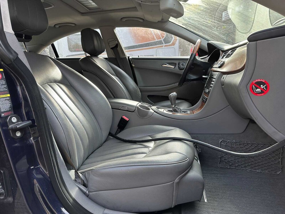 Mercedes-Benz CLS350 CGI 3.5 V6 293pk 2006 CLS-klasse, L-372-NV Youngtimer