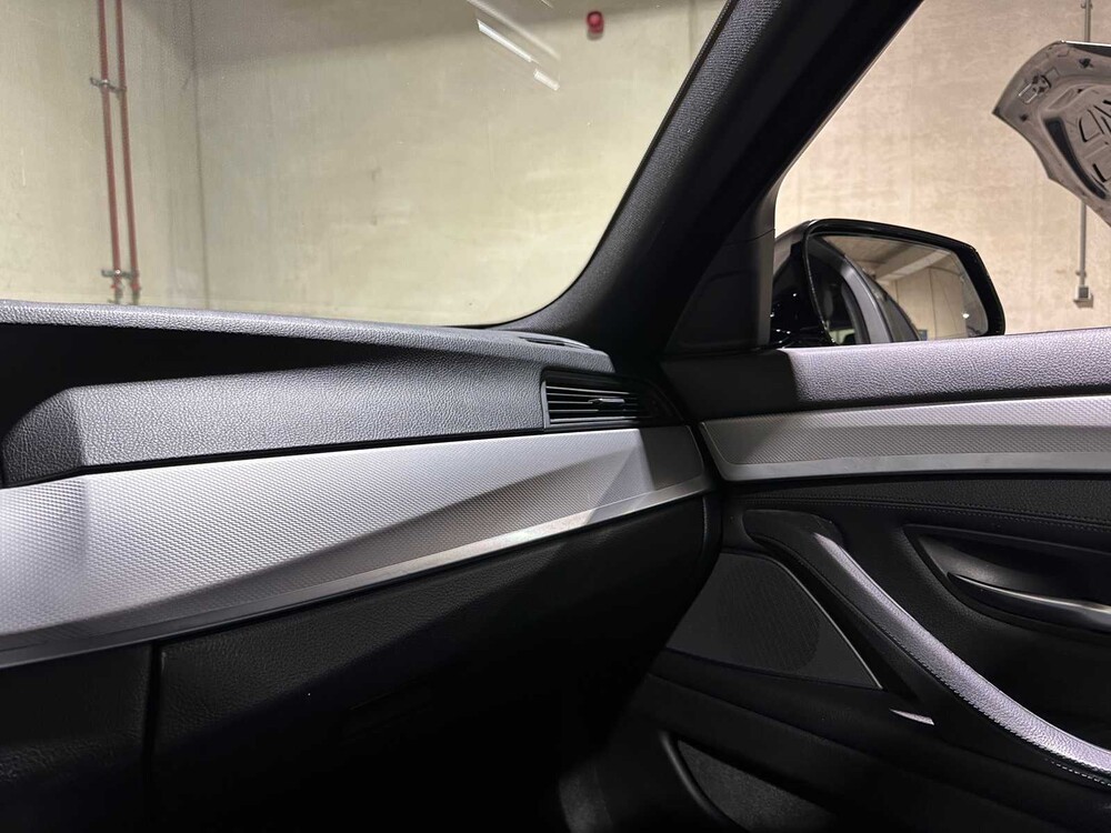 BMW 520i Touring M-Sport High Executive 5-series 184hp 2013, 92-ZLN-9