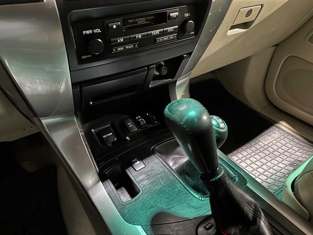 Toyota Land Cruiser 3.0 D-4D VX HR Window Van 164hp 2006, VHV-81-H