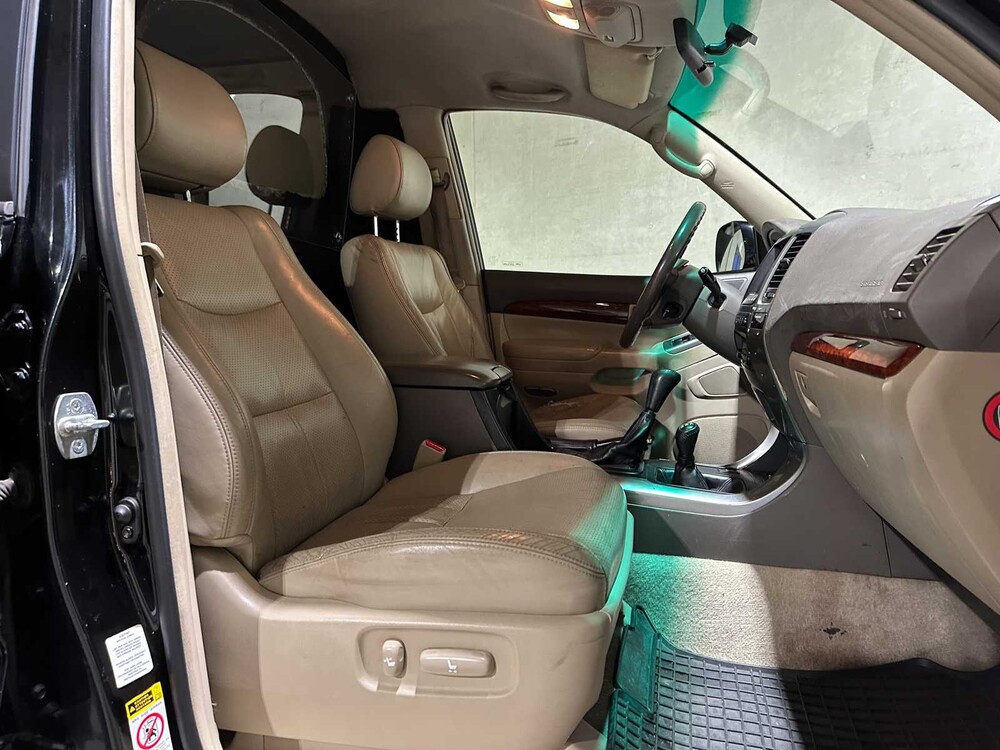 Toyota Land Cruiser 3.0 D-4D VX HR Window Van 164hp 2006, VHV-81-H