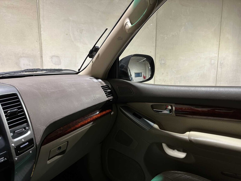 Toyota Land Cruiser 3.0 D-4D VX HR Window Van 164hp 2006, VHV-81-H