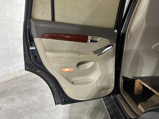 Toyota Land Cruiser 3.0 D-4D VX HR Window Van 164hp 2006, VHV-81-H