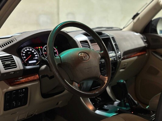 Toyota Land Cruiser 3.0 D-4D VX HR Window Van 164hp 2006, VHV-81-H