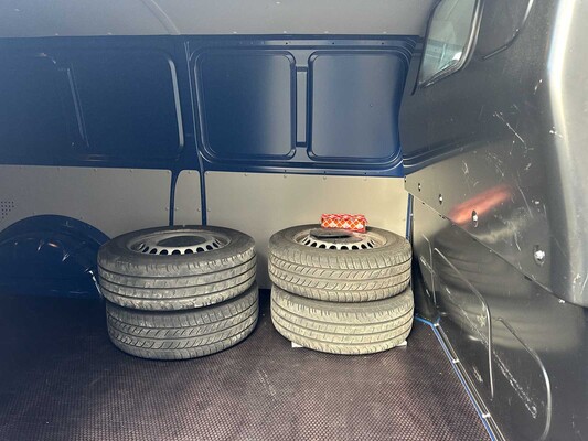 Volkswagen Transporter 2.0 TDI Trendline 3-Seater 150hp 2018 (Original-NL), V-476-KS