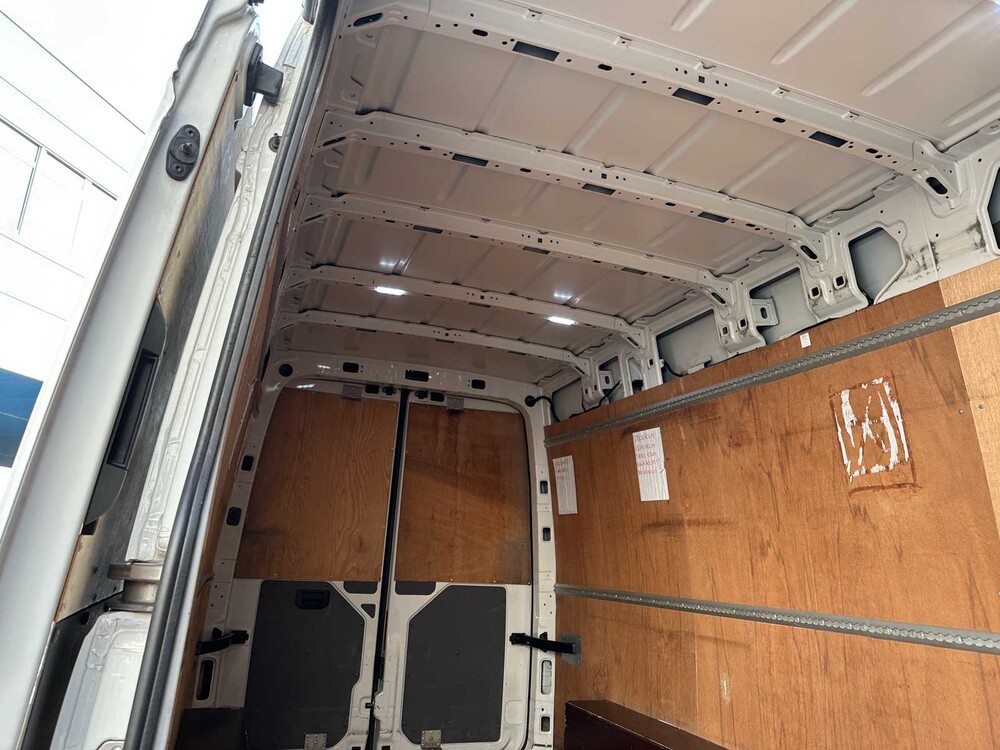 Volkswagen Crafter 35 2.0 TDI L4H3 Trendline 138hp 2018 Commercial Vehicle, VZD-86-K