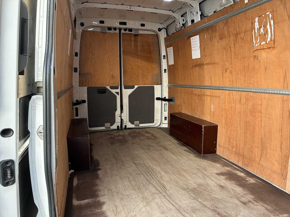 Volkswagen Crafter 35 2.0 TDI L4H3 Trendline 138hp 2018 Commercial Vehicle, VZD-86-K