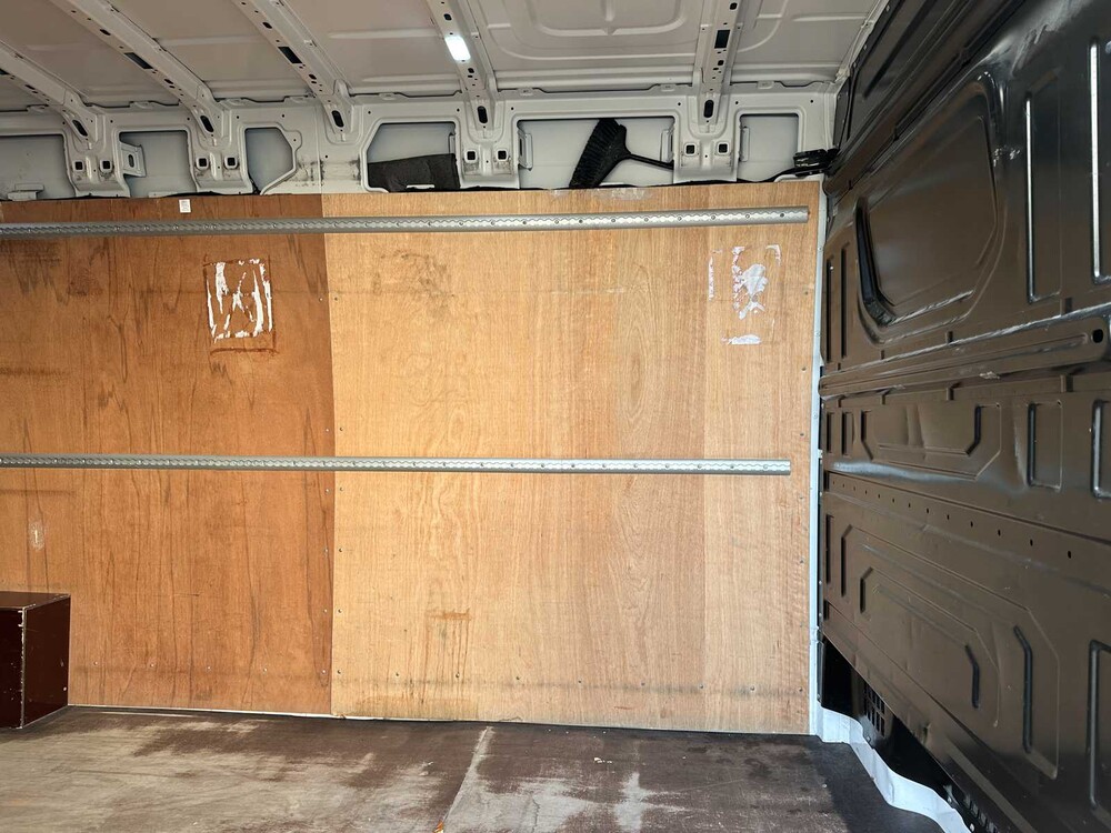 Volkswagen Crafter 35 2.0 TDI L4H3 Trendline 138hp 2018 Commercial Vehicle, VZD-86-K