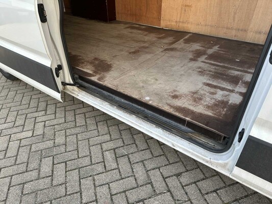 Volkswagen Crafter 35 2.0 TDI L4H3 Trendline 138hp 2018 Commercial Vehicle, VZD-86-K