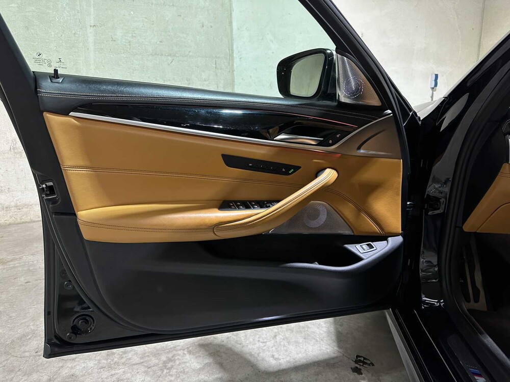 BMW M550i xDrive High Executive G30 462hp 2018 (Original-NL), RS-253-R