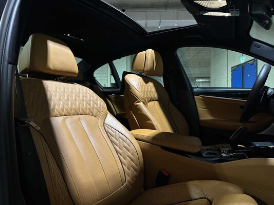 BMW M550i xDrive High Executive G30 462hp 2018 (Original-NL), RS-253-R