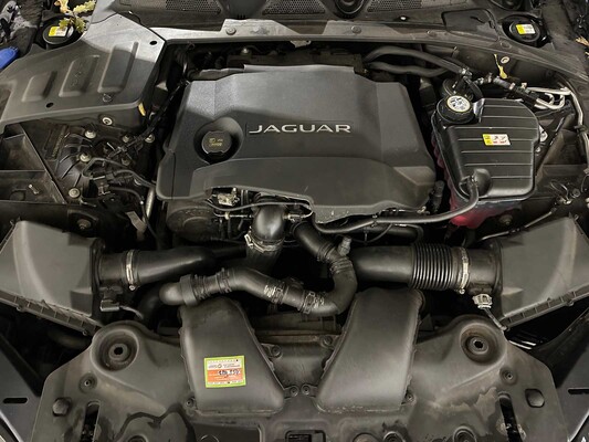 Jaguar XJ 3.0 D Premium Luxury 300hp 2016, RV-612-X