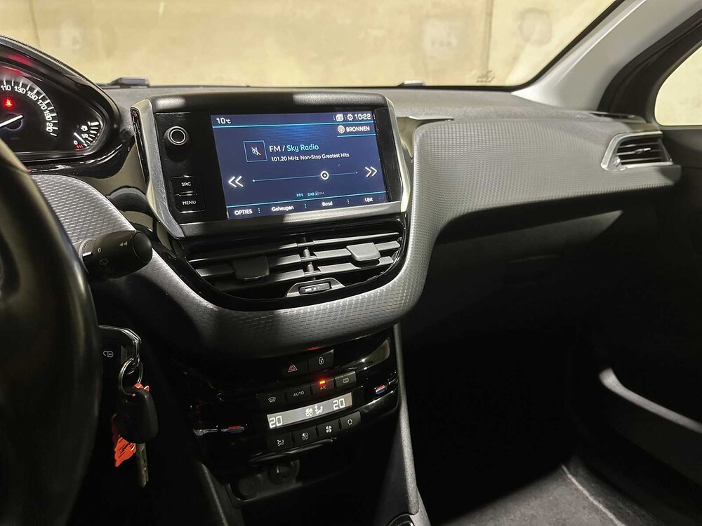 Peugeot 208 1.2 PureTech Blue Lease Executive 82 PS 2018, TB-383-S