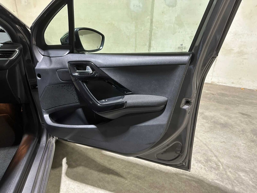 Peugeot 208 1.2 PureTech Blue Lease Executive 82 PS 2018, TB-383-S