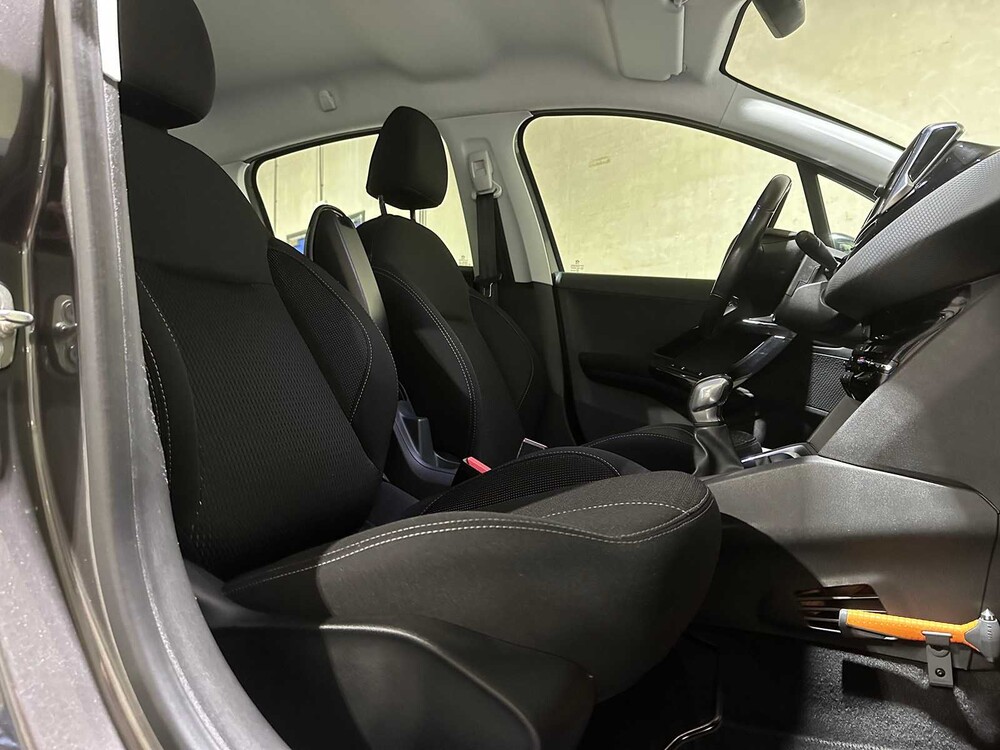 Peugeot 208 1.2 PureTech Blue Lease Executive 82 PS 2018, TB-383-S