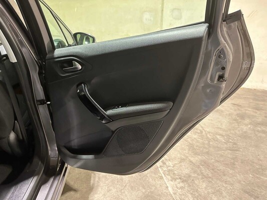 Peugeot 208 1.2 PureTech Blue Lease Executive 82 PS 2018, TB-383-S