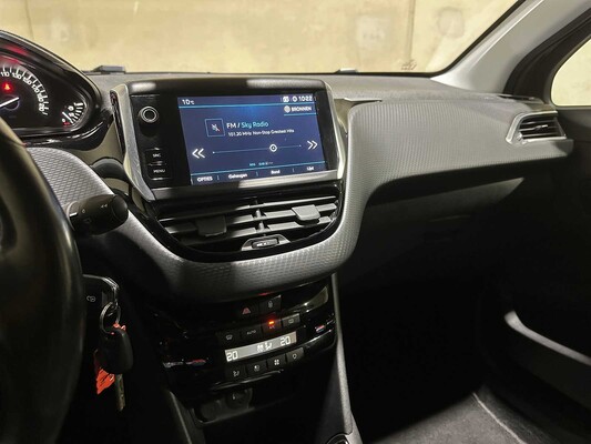 Peugeot 208 1.2 PureTech Blue Lease Executive 82 PS 2018, TB-383-S