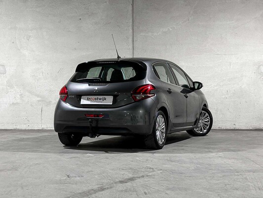 Peugeot 208 1.2 PureTech Blue Lease Executive 82 PS 2018, TB-383-S