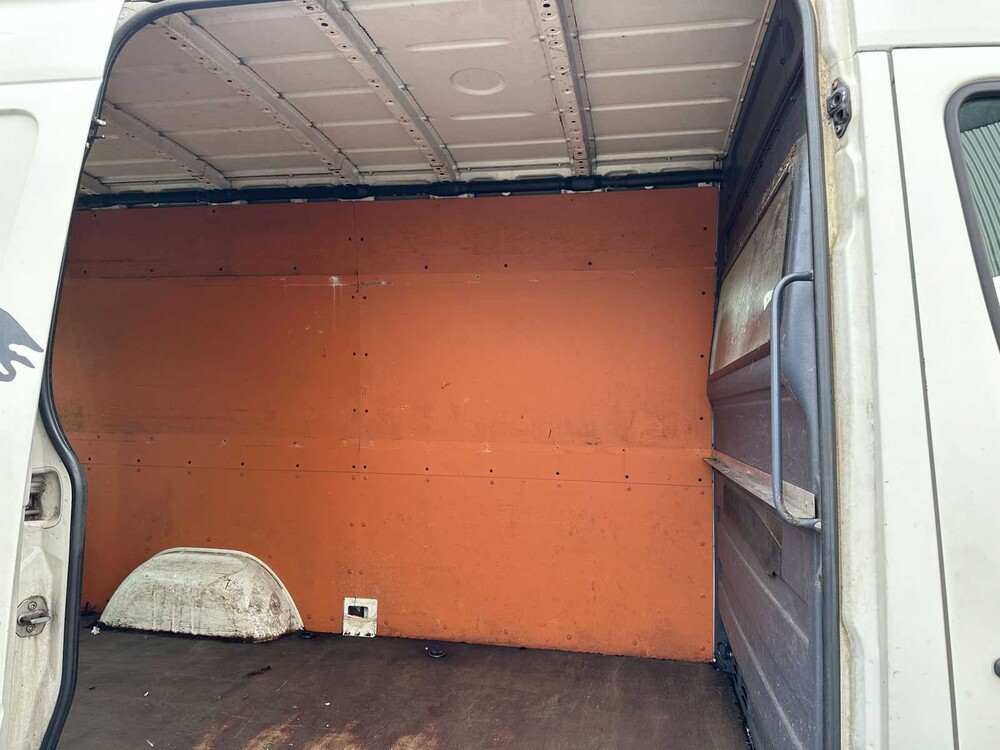 Volkswagen Crafter 35 BESTELLUNG 2,5 TDI L2H2 134 PS 2010, 5-VGS-73