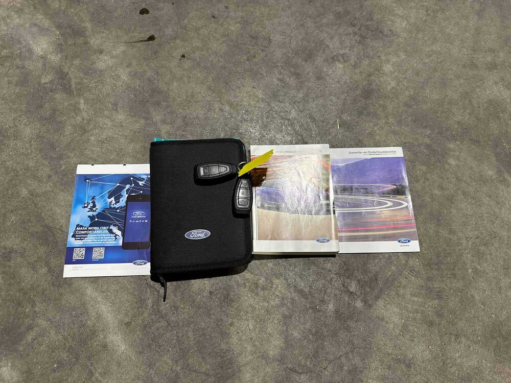 Ford Focus Wagon 1.0 Titanium Edition 123pk 2015 (Origineel-NL), HL-221-H