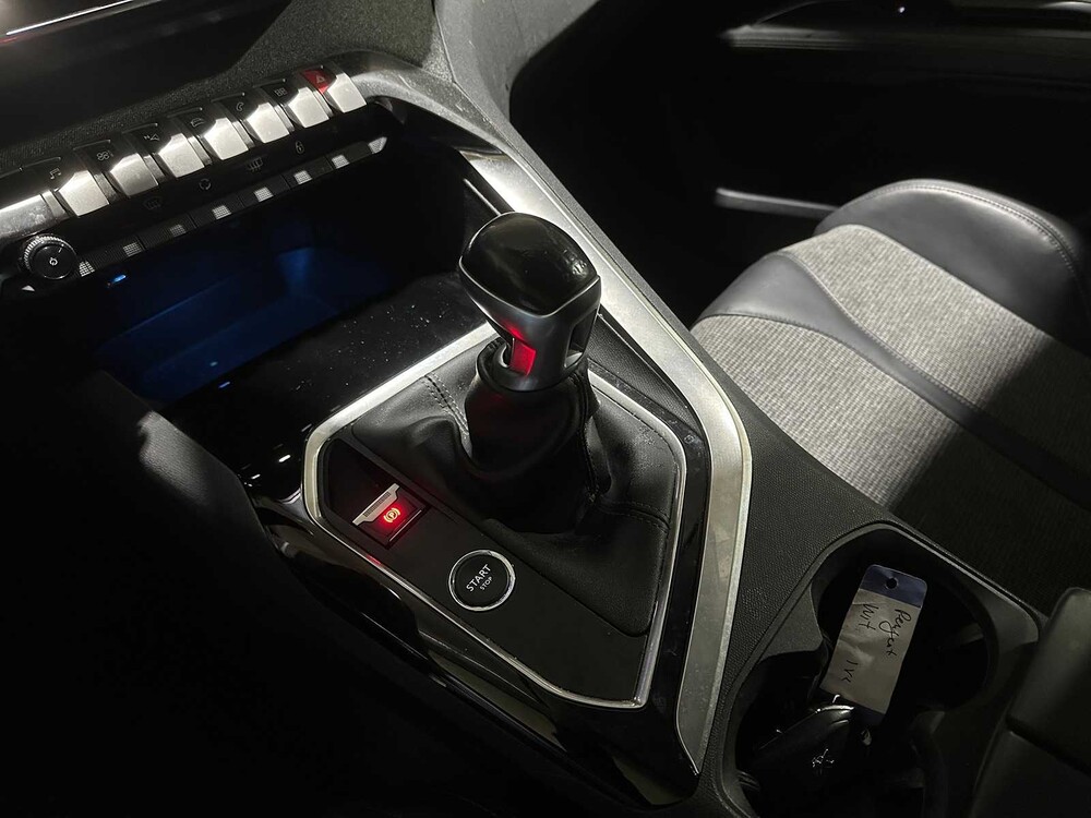 Peugeot 3008 1.2 PureTech Allure 131 PS 2017, RG-352-J