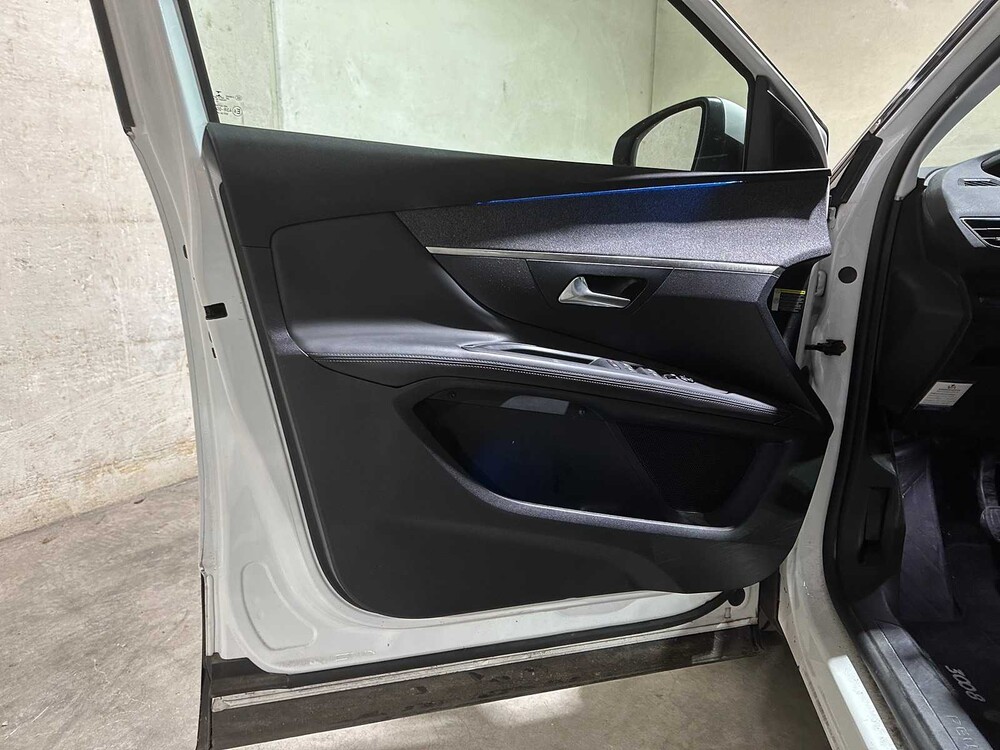 Peugeot 3008 1.2 PureTech Allure 131 PS 2017, RG-352-J