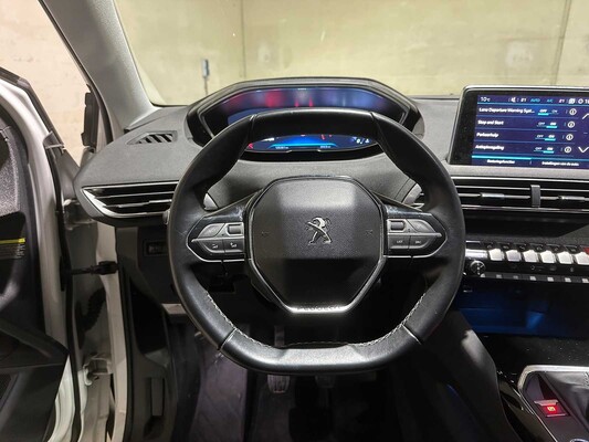 Peugeot 3008 1.2 PureTech Allure 131 PS 2017, RG-352-J