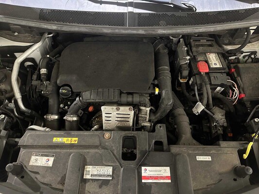 Peugeot 3008 1.2 PureTech Allure 131 PS 2017, RG-352-J