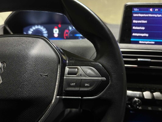 Peugeot 3008 1.2 PureTech Allure 131 PS 2017, RG-352-J