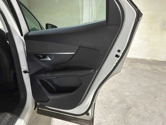 Peugeot 3008 1.2 PureTech Allure 131 PS 2017, RG-352-J