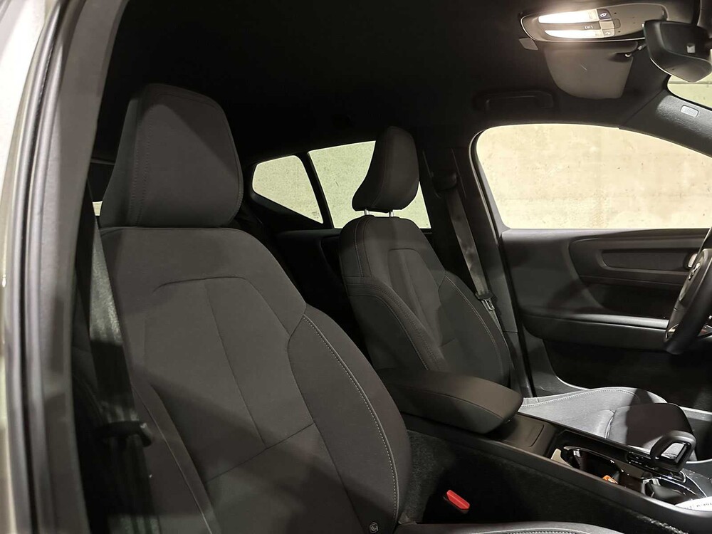 Volvo XC40 Recharge Core 70 kWh 231hp 2022 (Original-NL + 1st Owner), R-491-BZ