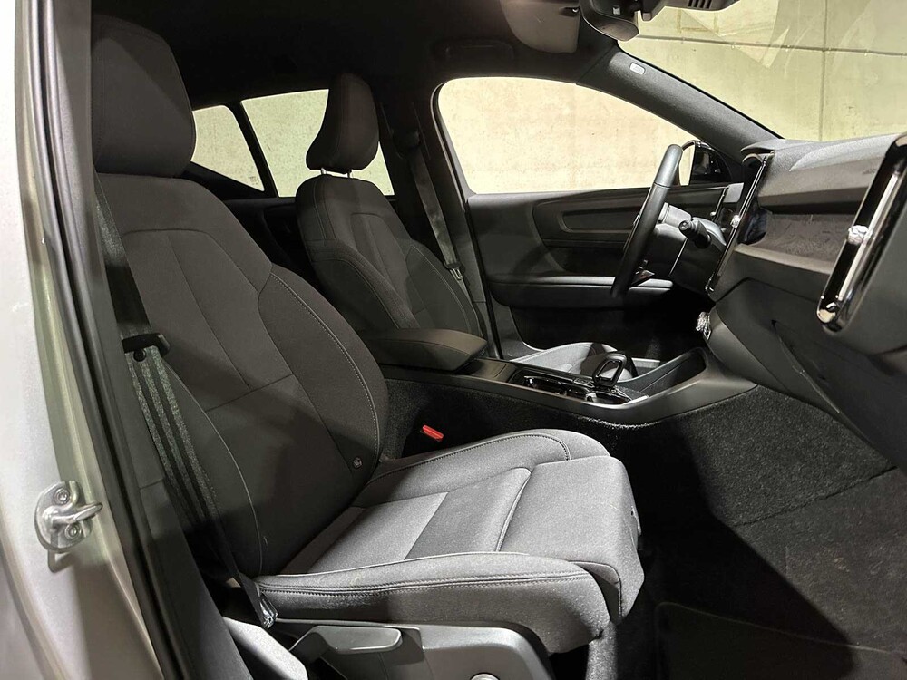 Volvo XC40 Recharge Core 70 kWh 231hp 2022 (Original-NL + 1st Owner), R-491-BZ