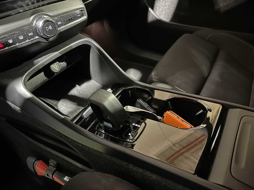 Volvo XC40 Recharge Core 70 kWh 231hp 2022 (Original-NL + 1st Owner), R-491-BZ