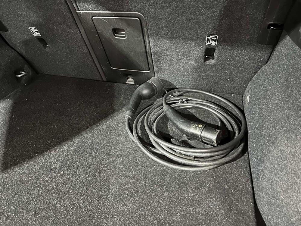 Volvo XC40 Recharge Core 70 kWh 231hp 2022 (Original-NL + 1st Owner), R-491-BZ