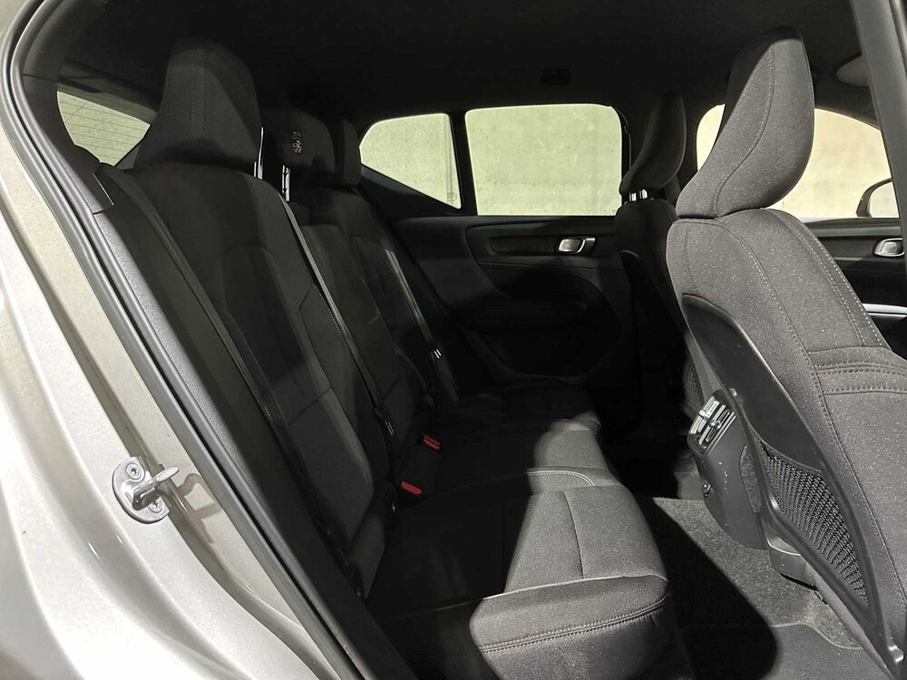 Volvo XC40 Recharge Core 70 kWh 231hp 2022 (Original-NL + 1st Owner), R-491-BZ