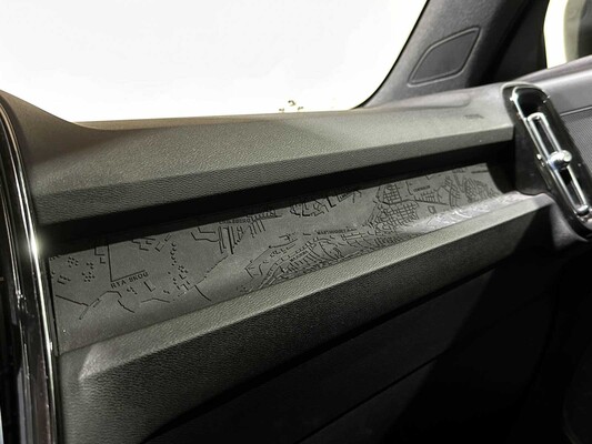 Volvo XC40 Recharge Core 70 kWh 231hp 2022 (Original-NL + 1st Owner), R-491-BZ