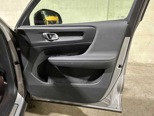 Volvo XC40 Recharge Core 70 kWh 231hp 2022 (Original-NL + 1st Owner), R-491-BZ