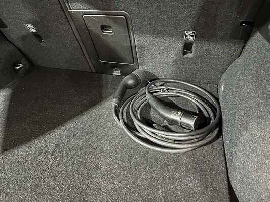 Volvo XC40 Recharge Core 70 kWh 231hp 2022 (Original-NL + 1st Owner), R-491-BZ