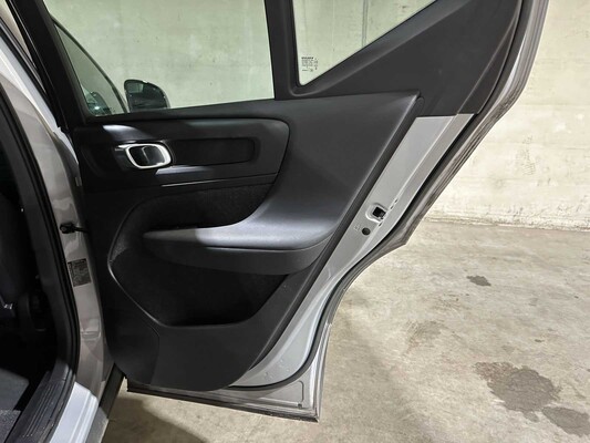 Volvo XC40 Recharge Core 70 kWh 231hp 2022 (Original-NL + 1st Owner), R-491-BZ