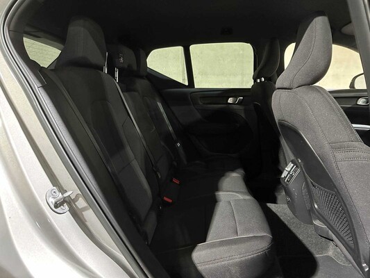 Volvo XC40 Recharge Core 70 kWh 231hp 2022 (Original-NL + 1st Owner), R-491-BZ